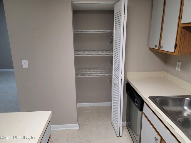 Building Photo - 5553 Greatpine Ln S