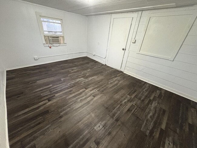 Building Photo - 829 N Lynn St