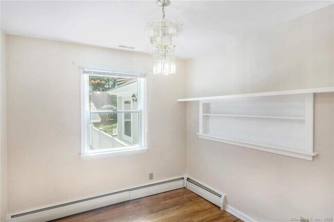 Building Photo - 143 Ponus Ave