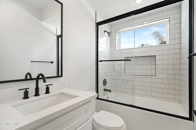 Building Photo - 10908 Hesby St