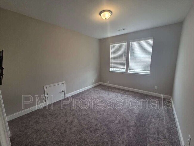 Building Photo - 1022 Stoneleigh Ln