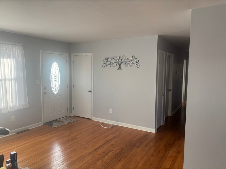 Building Photo - 839 Pyrtle Dr