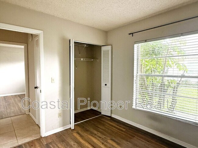 Building Photo - 15502 Morning Dr
