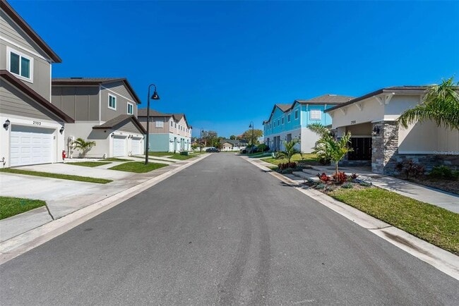 Building Photo - 2058 Silverstone Cir