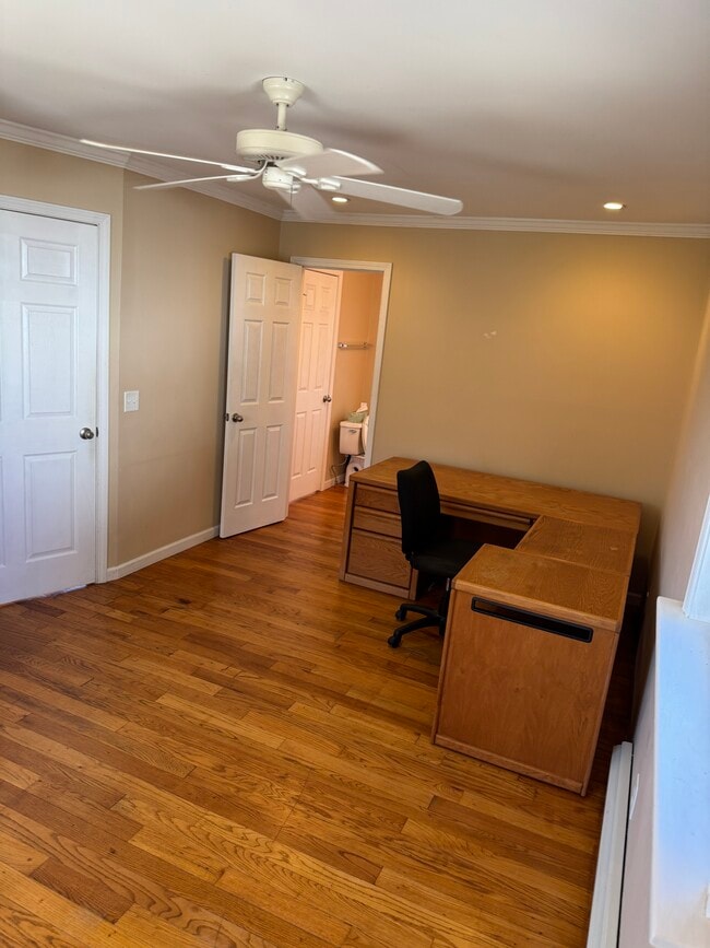 Building Photo - 1435 W 32nd St