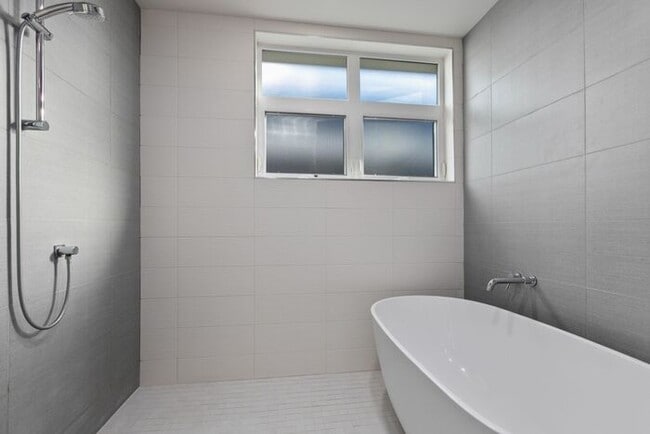 Building Photo - Stunning AIR CONDITIONED Alki Townhome w/ Rooftop Ocean View