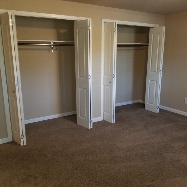 Building Photo - 9917 Holly Dr