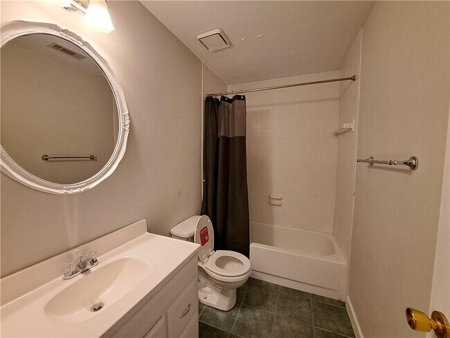 Building Photo - 2242 Lenox Walk NE