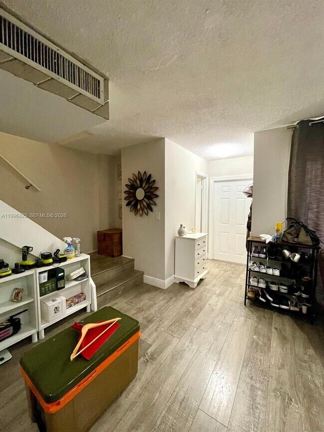 Building Photo - 8423 SW 137th Ave