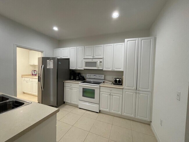 Building Photo - 1833 Pelican Dr