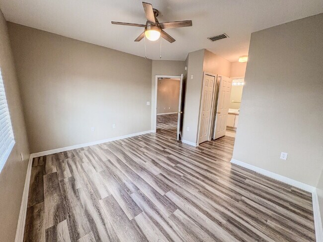 Building Photo - Spacious renovated 3-Bed, 2-Bath in VOB Riverview