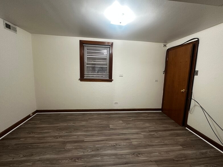 Building Photo - 1328 W Melrose St