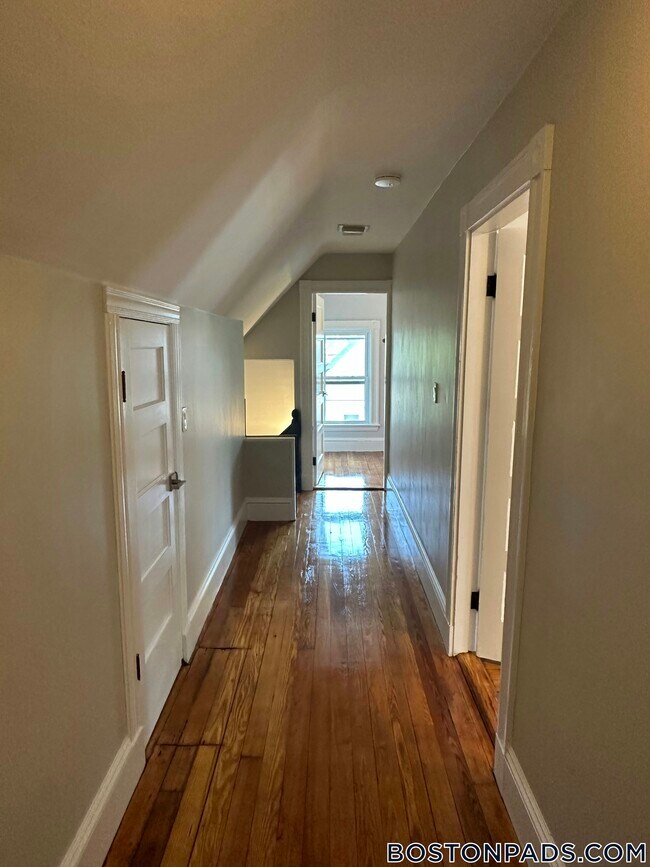 Building Photo - 57 Hawthorne St