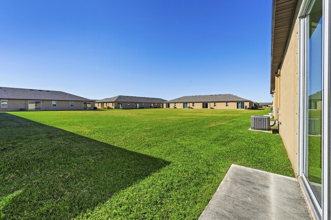 Building Photo - 1817 Party Pl