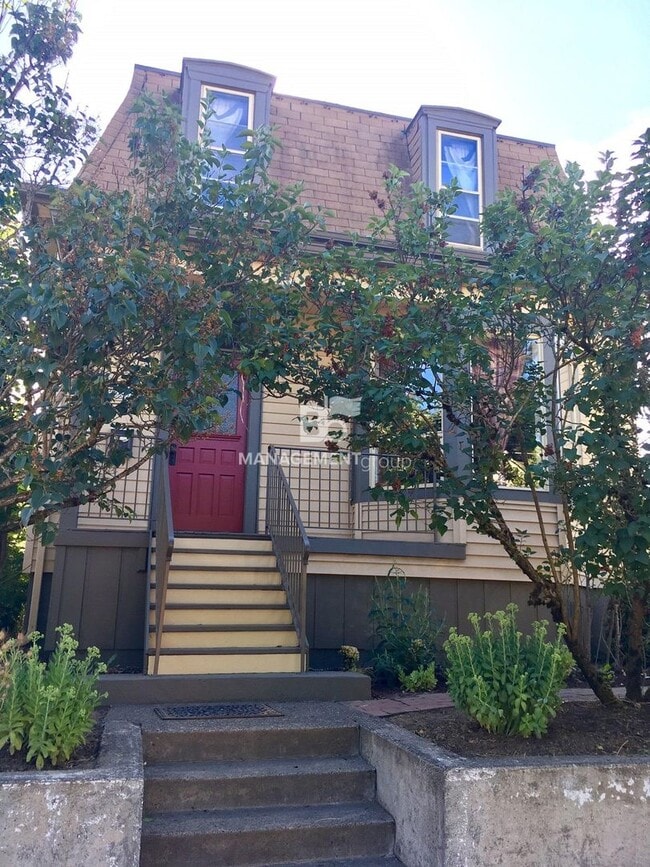 Building Photo - 3502 SE 13th Ave