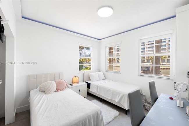 Building Photo - 3255 NE 184th St