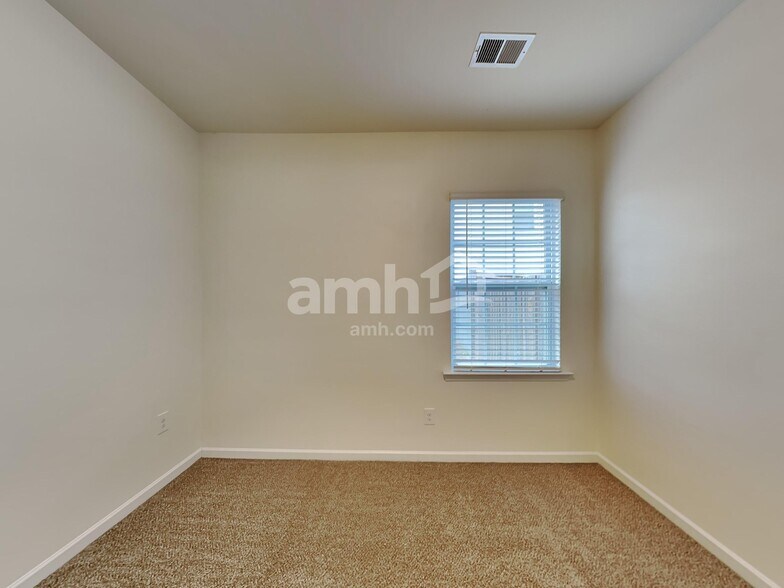 Building Photo - 553 Friar Park Ln
