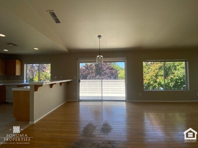 Building Photo - Light-Filled 3BD/2BA Home in Desirable Fry...