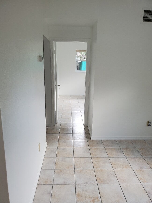 Building Photo - 1066 Philippe Pkwy