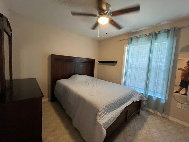 Building Photo - 3BR/2BA Home with 2 Car Garage, Fenced Yard & RV Hookups – Lake City, FL