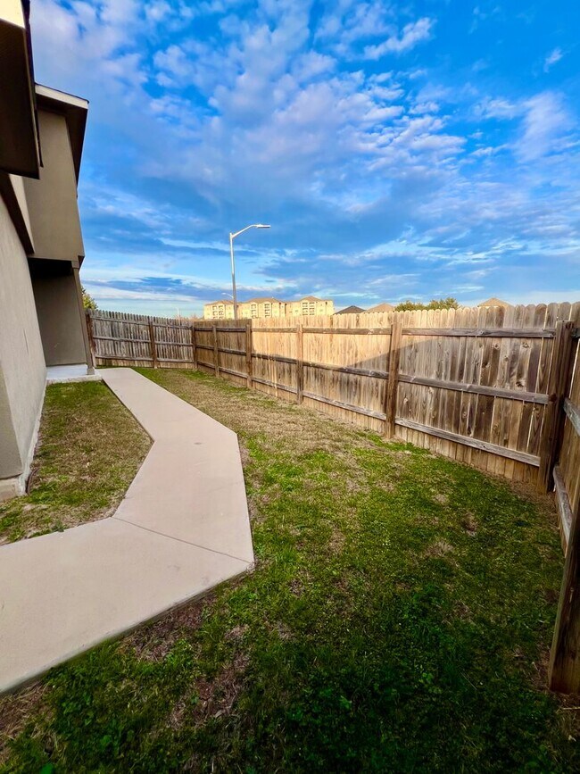 Building Photo - Connelly' Crossing   3 Bedroom Home