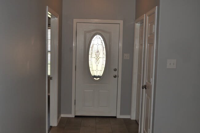 Building Photo - 705 Katy Ln