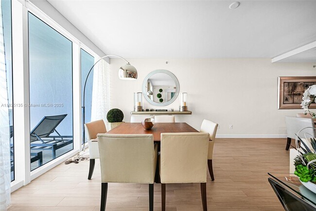 Building Photo - 2711 S Ocean Dr