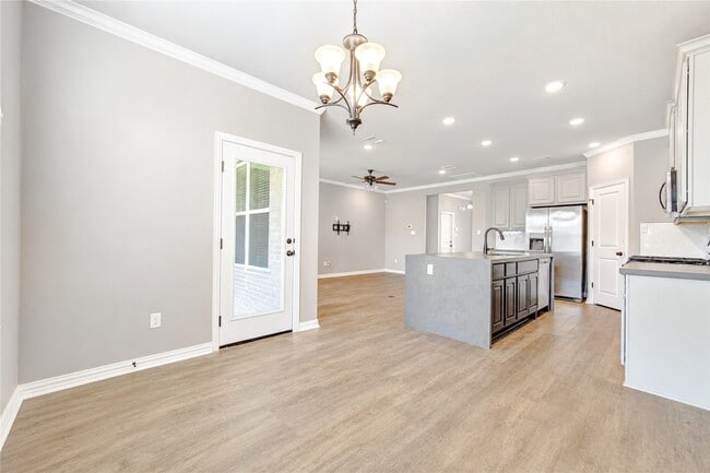 Building Photo - 6205 Daytona Dr