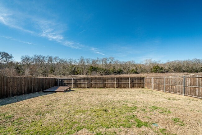 Building Photo - 811 Emerald Dr