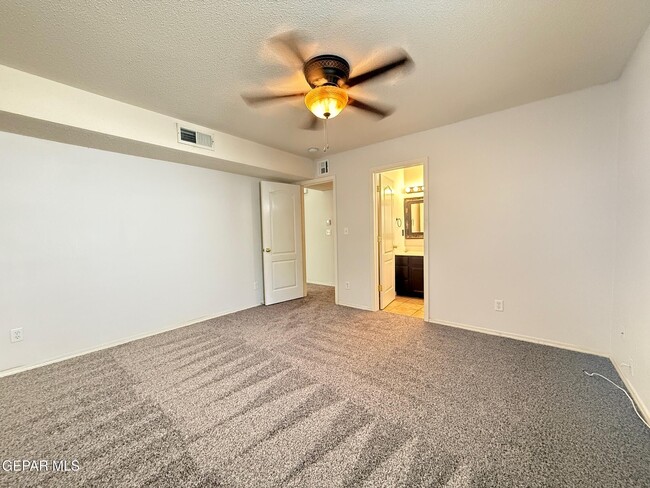 Building Photo - 14057 Tierra Delfin Dr