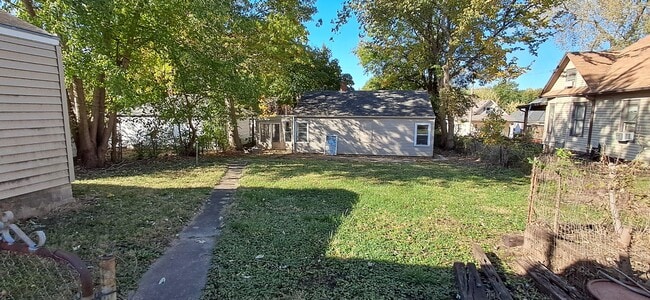 Building Photo - 1819 S 24th St