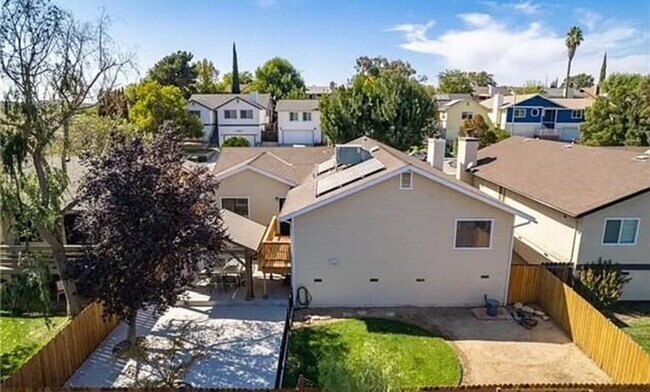 Building Photo - Charming 3 Bedroom 2 Bath Paso Robles Home