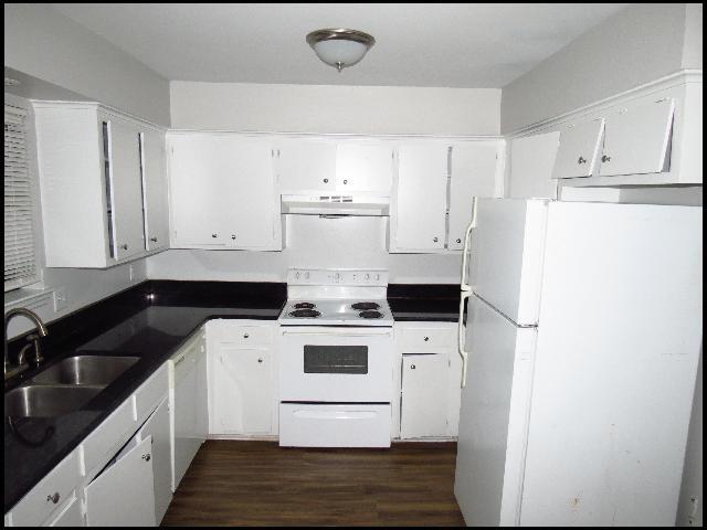 Building Photo - 1805 Sanford Dr