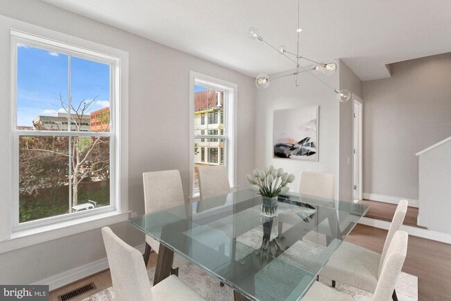 Building Photo - 203 Montgomery St