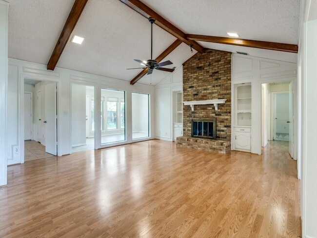 Building Photo - 207 Hemlock Dr
