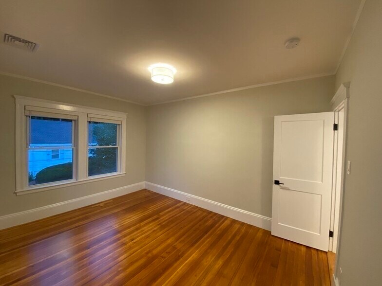 Building Photo - 26 Playstead Rd