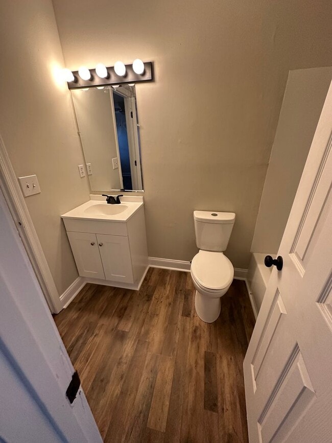 Building Photo - 3 Bed Large Townhome in West Ashley!