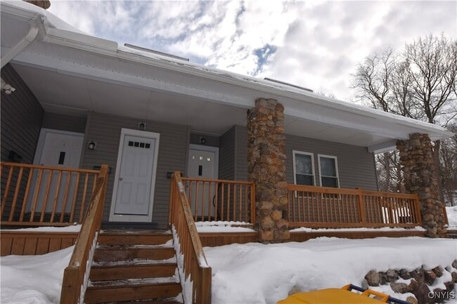 Primary Photo - 137 Genesee St