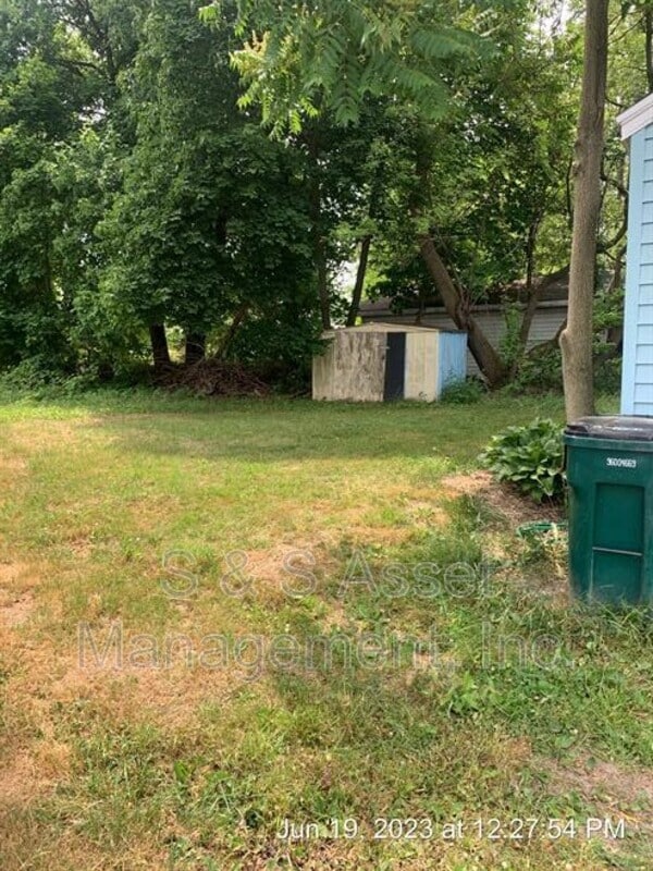 Building Photo - 3412 N Larch St