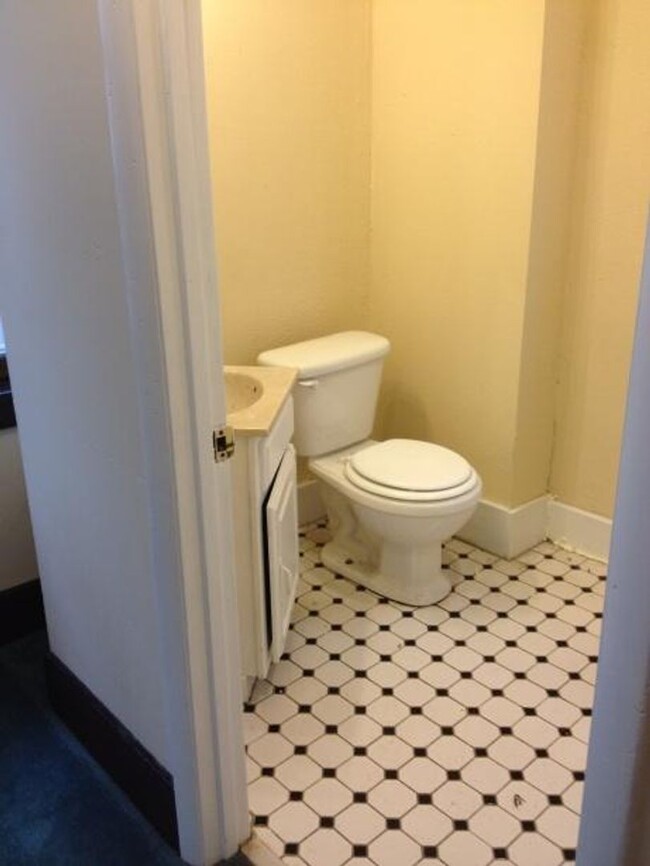 Building Photo - 3 Bedroom 1 Bath in Carlisle, PA!