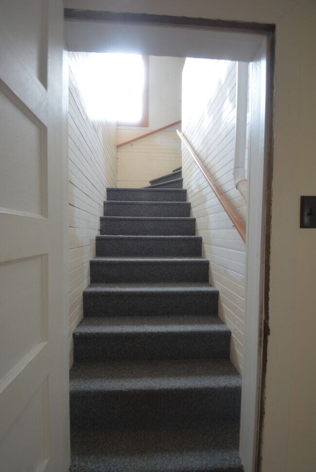 Building Photo - This one is Perfect!! It's a 2 Bedroom Single-Family Home with a Garage in Smyrna