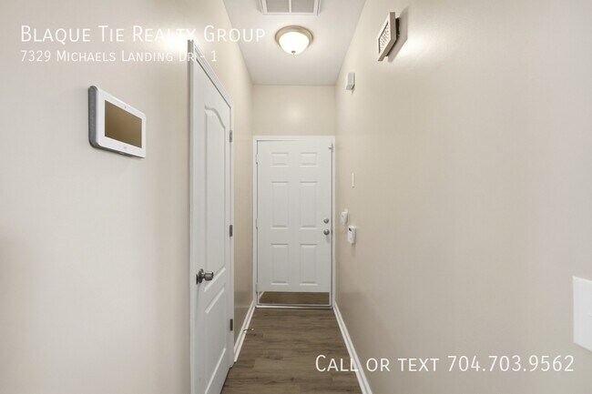 Building Photo - 7329 Michaels Landing Dr