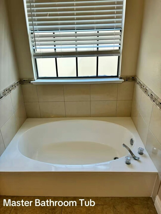 Building Photo - 609 Spyglass Ln