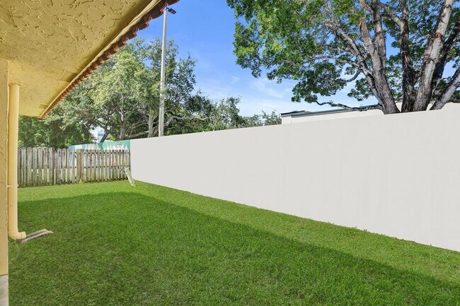 Building Photo - 7010-7012 NW 78th Ave