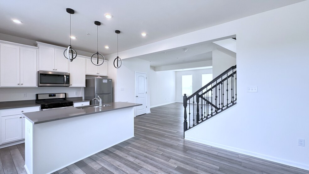Building Photo - 106 Sweetwater Dr