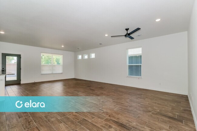 Building Photo - 2123 Hornbeam St