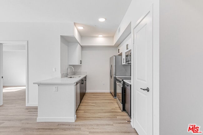 Building Photo - 10824 Blix St