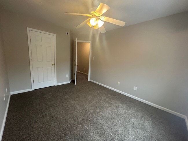 Building Photo - 568 Wellington Gardens Dr