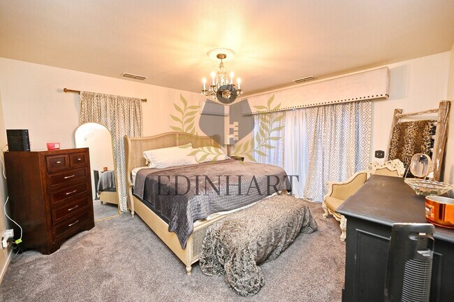 Building Photo - 360 E Terrace Ave