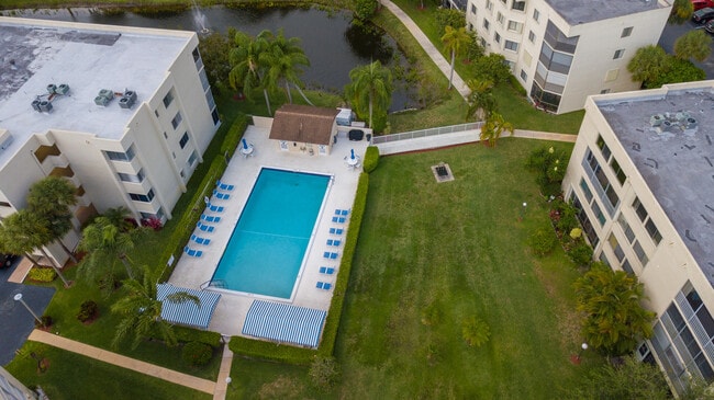 Building Photo - 3186 Via Poinciana